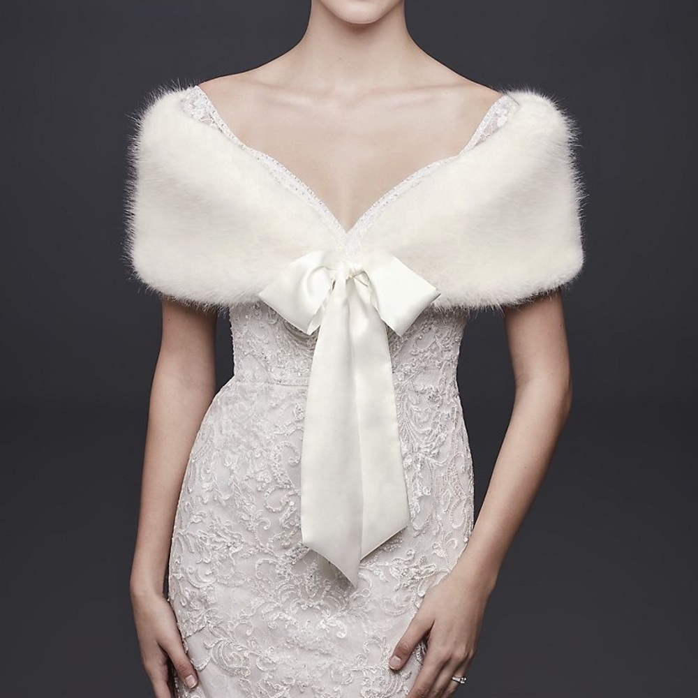 David’s Bridal Ivory Faux Fur Shawl/Wrap